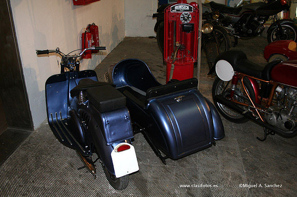 23AutoRetro069